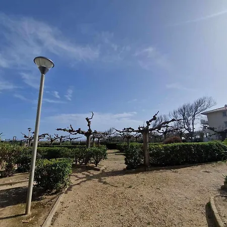 Cosy 2 Pièces, 4 Pers., à 2 Pas De La Plage, Parking Privé, Terrasse Avec Salon De Jardin - Fr-1-326-815 *